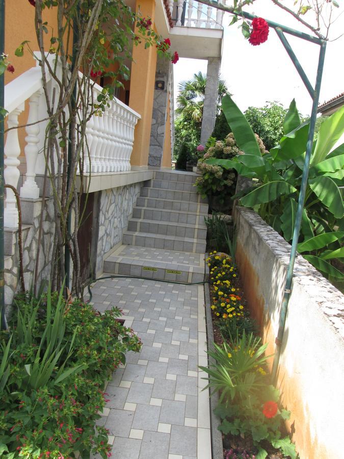 Apartment Krizanovic Malinska Exterior foto